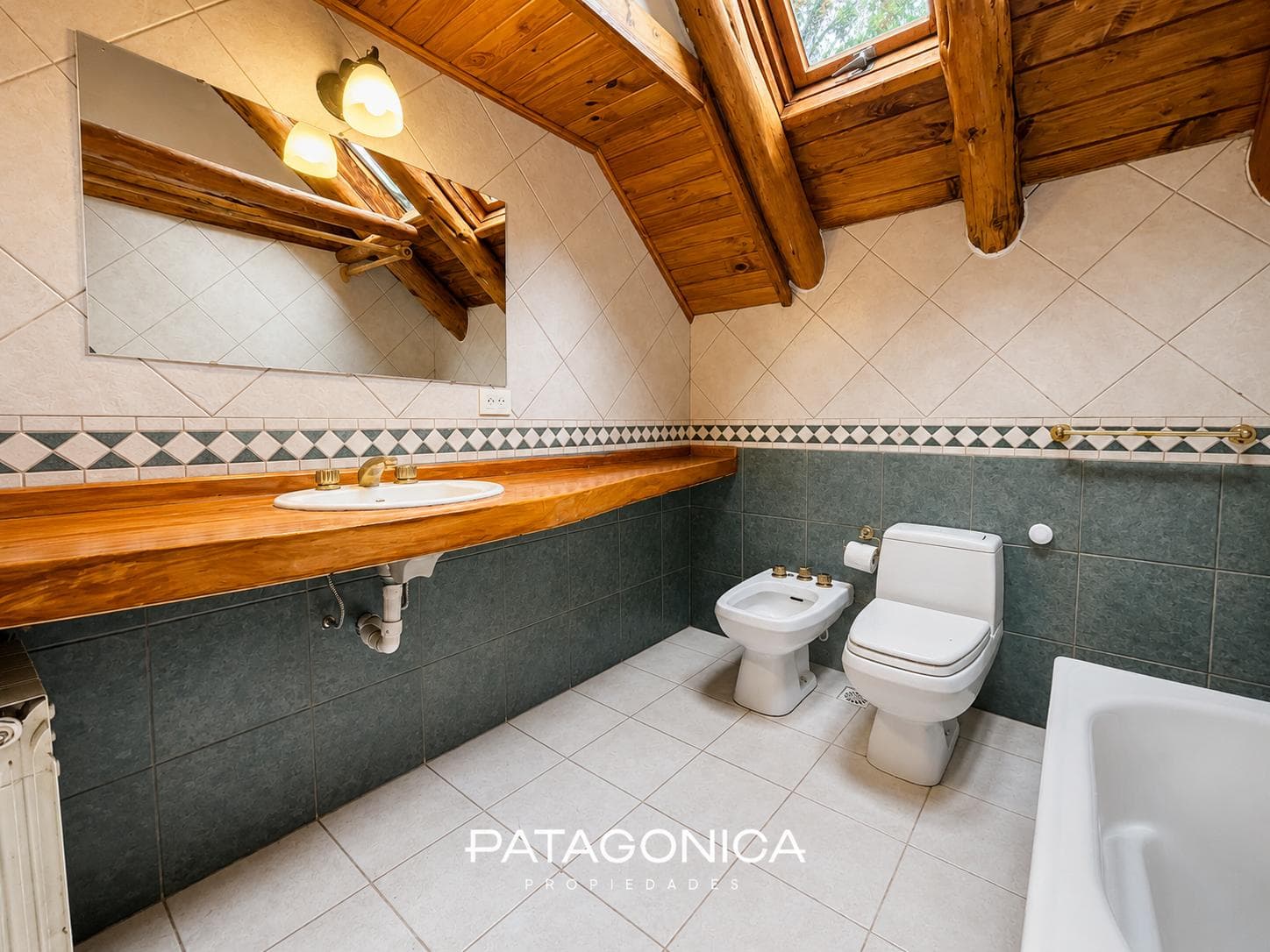 House for sale, 272 m², on the Manzano Peninsula, 50 meters from the beach, Villa la Angostura