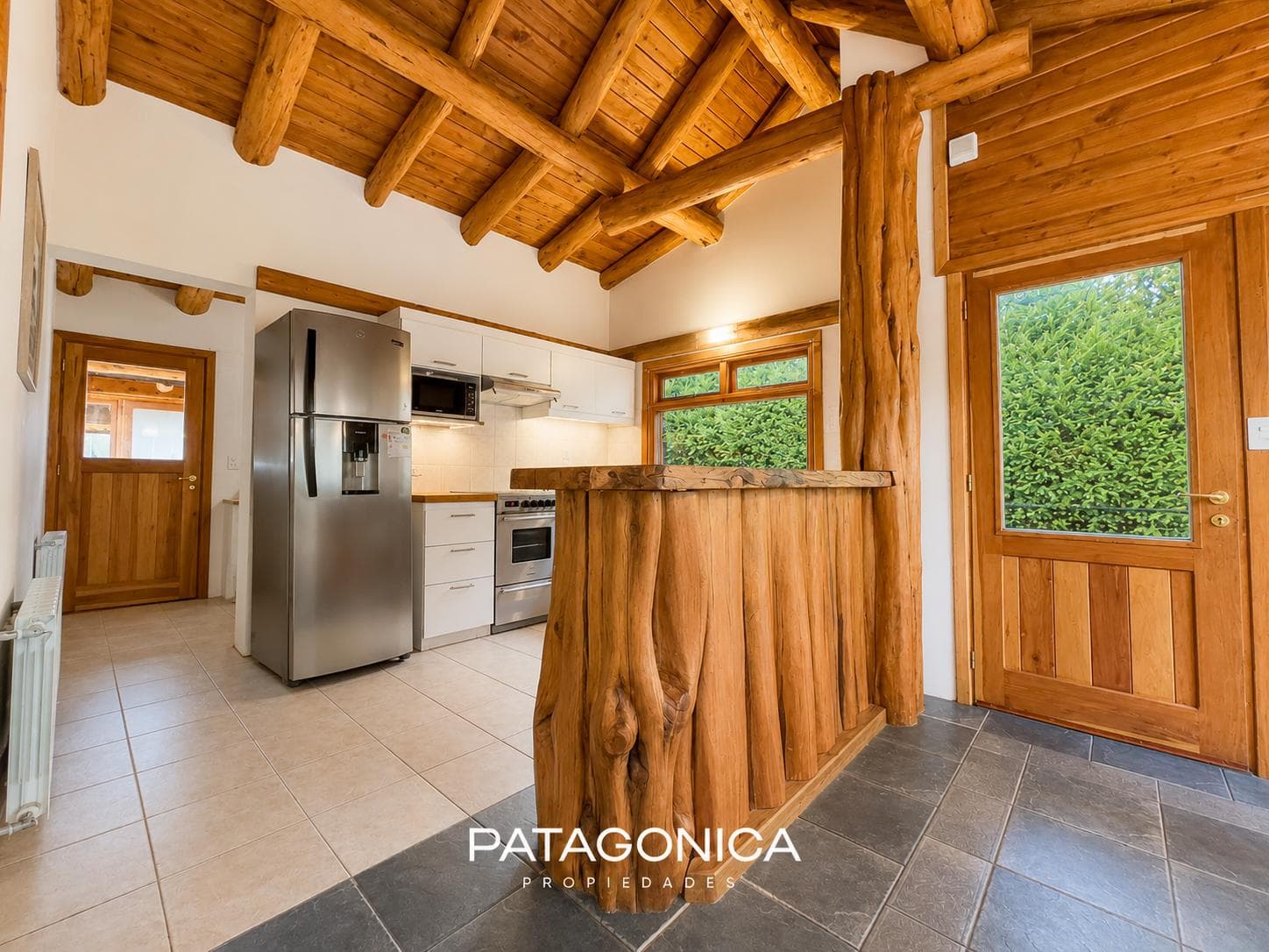 House for sale, 272 m², on the Manzano Peninsula, 50 meters from the beach, Villa la Angostura