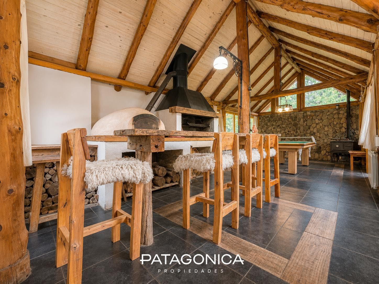 House for sale, 272 m², on the Manzano Peninsula, 50 meters from the beach, Villa la Angostura