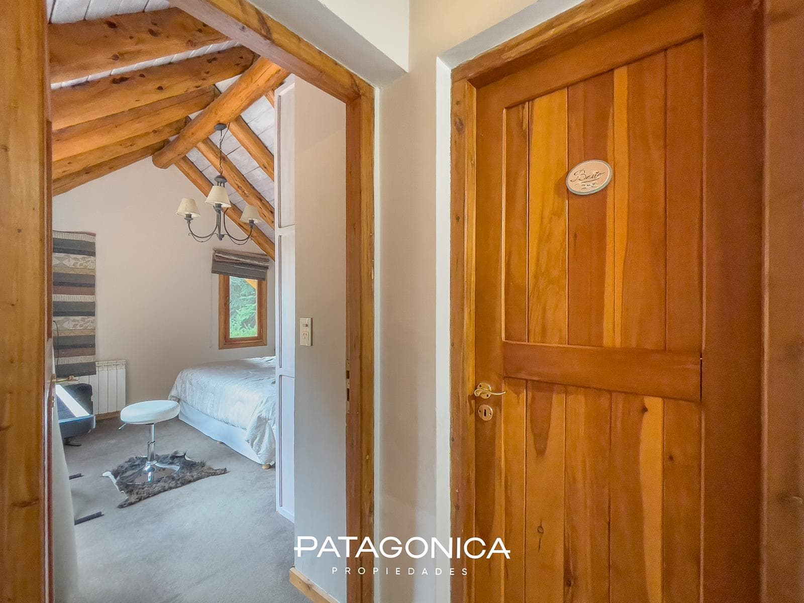 House for sale, 272 m², on the Manzano Peninsula, 50 meters from the beach, Villa la Angostura