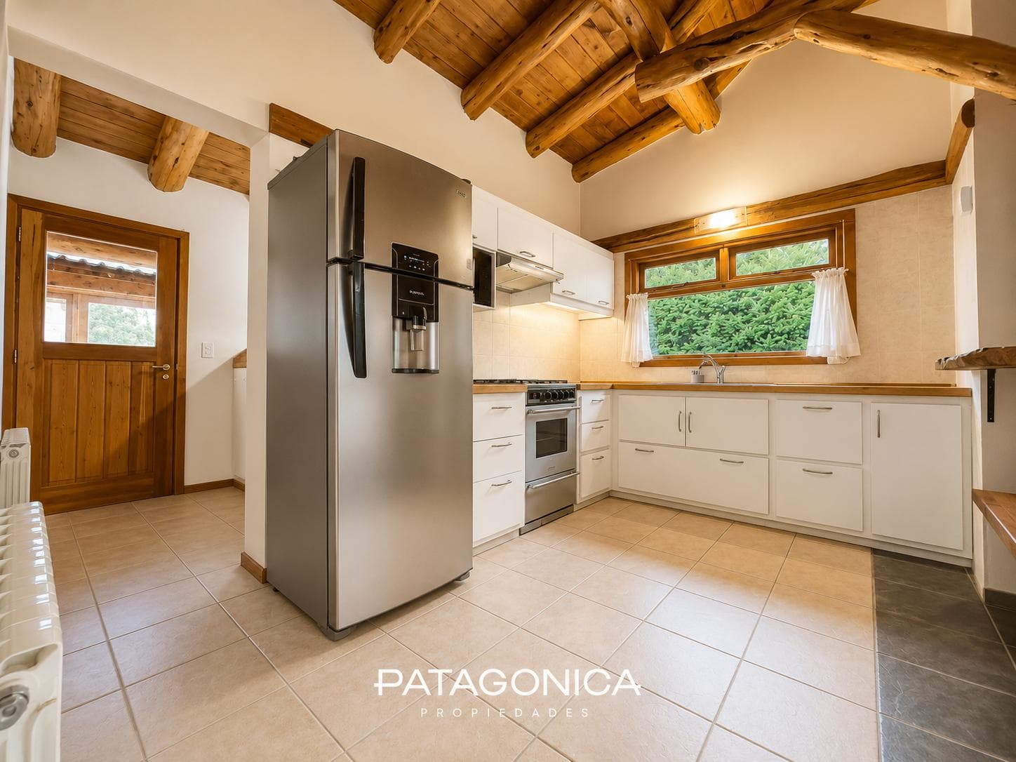 House for sale, 272 m², on the Manzano Peninsula, 50 meters from the beach, Villa la Angostura