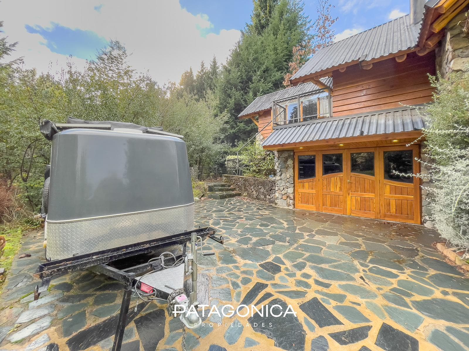 House for sale, 272 m², on the Manzano Peninsula, 50 meters from the beach, Villa la Angostura