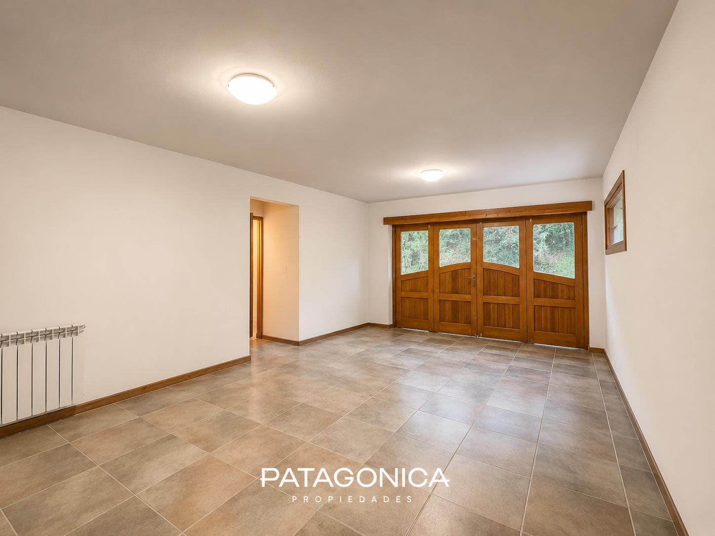 House for sale, 272 m², on the Manzano Peninsula, 50 meters from the beach, Villa la Angostura