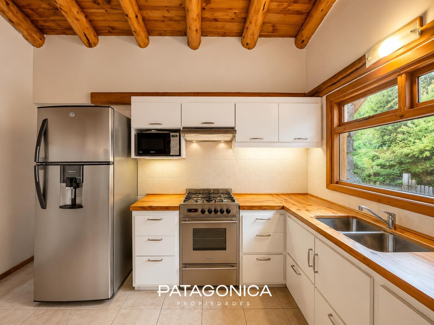 House for sale, 272 m², on the Manzano Peninsula, 50 meters from the beach, Villa la Angostura