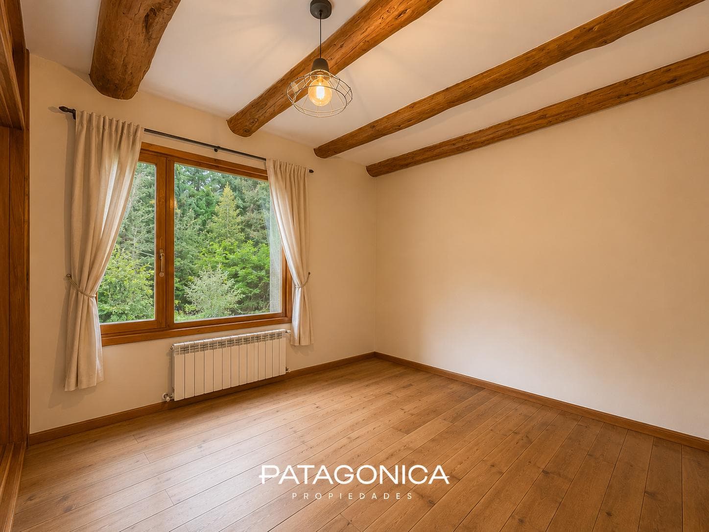 House for sale, 272 m², on the Manzano Peninsula, 50 meters from the beach, Villa la Angostura