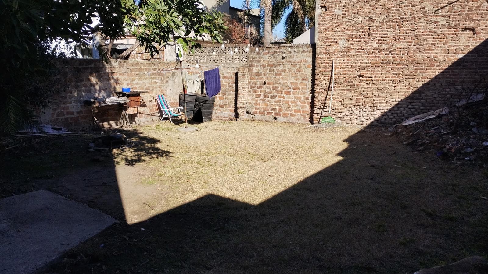 House for Sale: 3 bedrooms plus a spacious apartment on a large lot in MONTE GRANDE