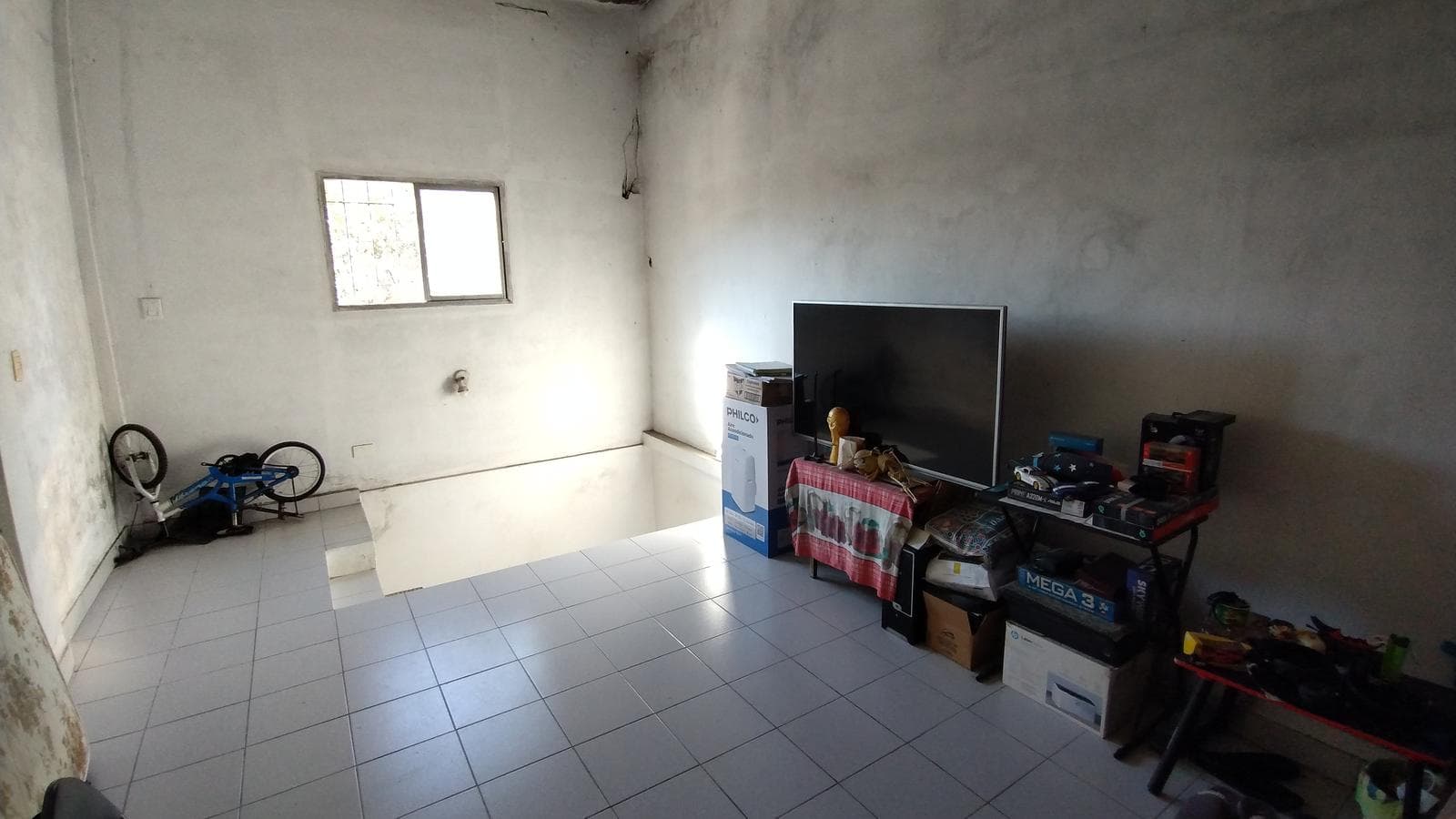 House for Sale: 3 bedrooms plus a spacious apartment on a large lot in MONTE GRANDE