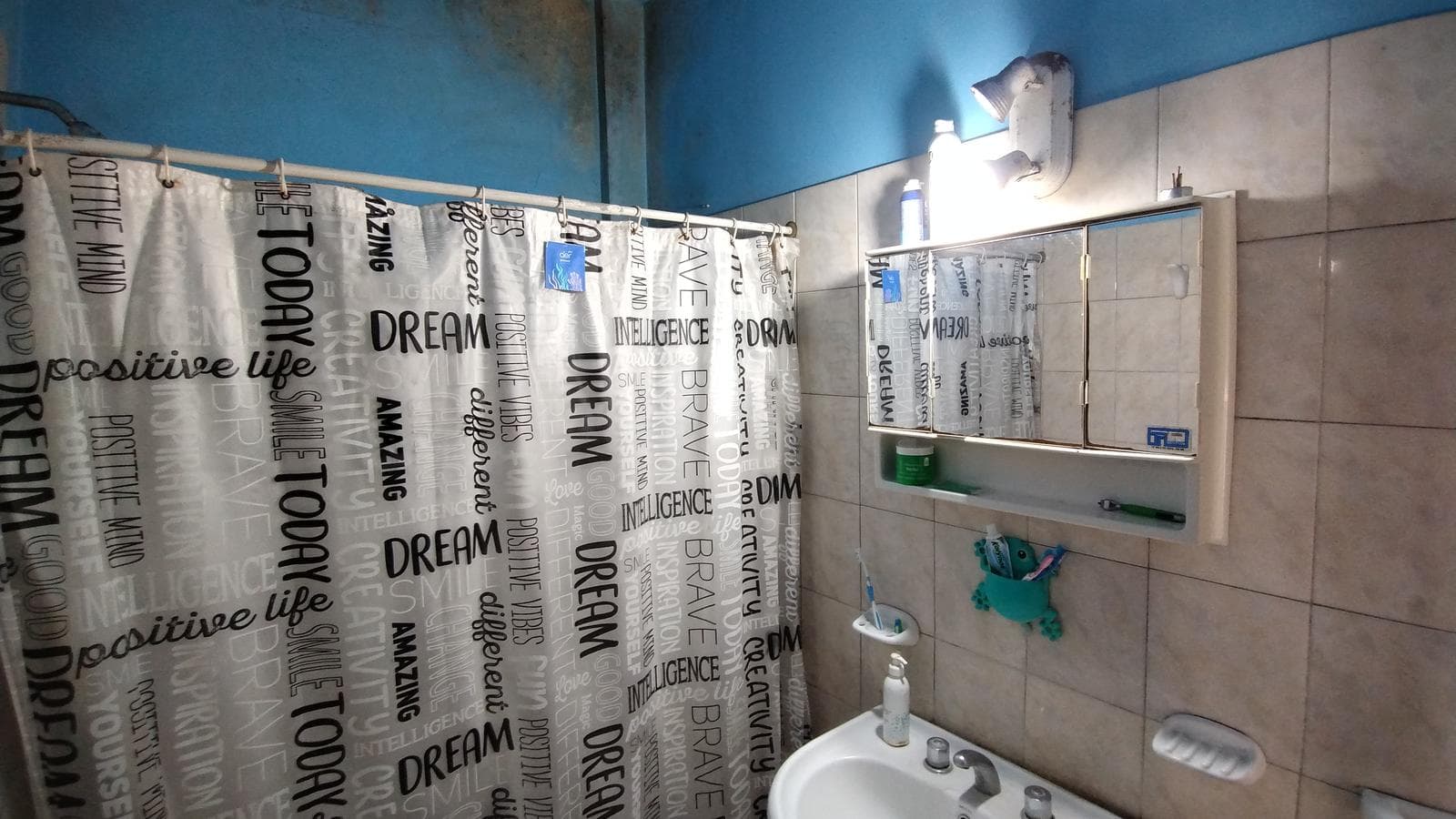House for Sale: 3 bedrooms plus a spacious apartment on a large lot in MONTE GRANDE