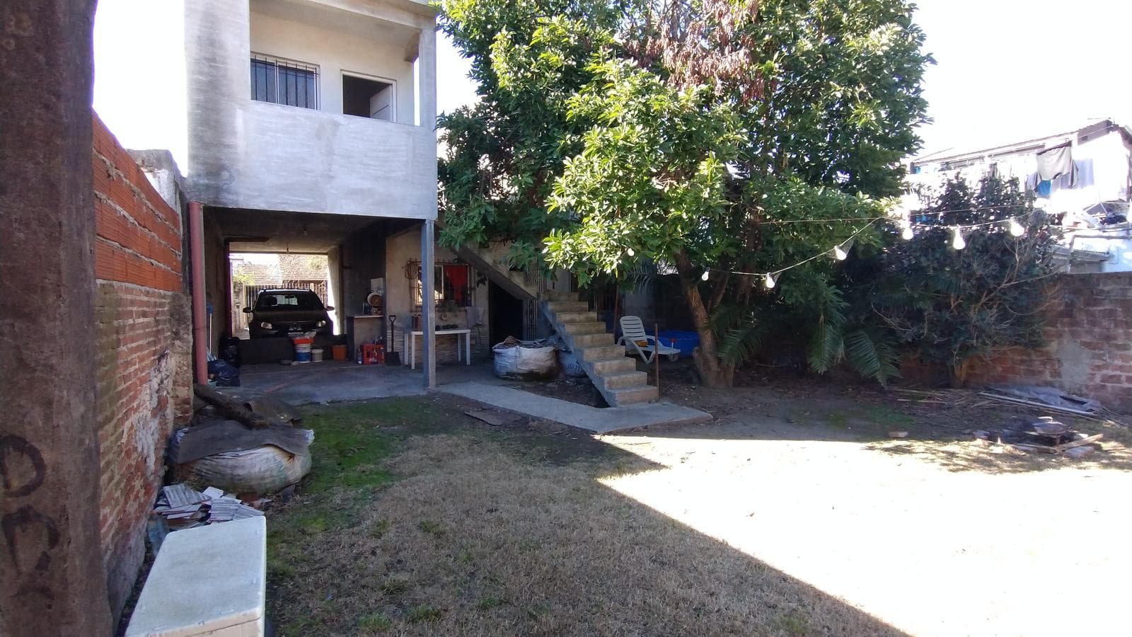 House for Sale: 3 bedrooms plus a spacious apartment on a large lot in MONTE GRANDE