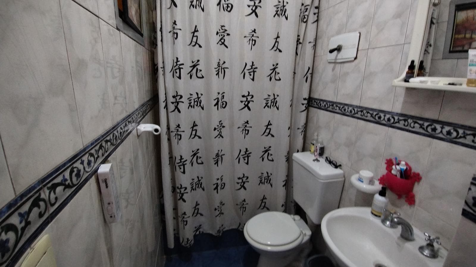 House for Sale: 3 bedrooms plus a spacious apartment on a large lot in MONTE GRANDE
