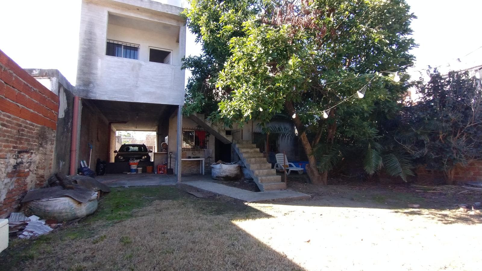 House for Sale: 3 bedrooms plus a spacious apartment on a large lot in MONTE GRANDE