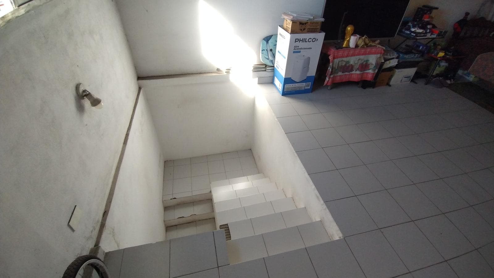House for Sale: 3 bedrooms plus a spacious apartment on a large lot in MONTE GRANDE