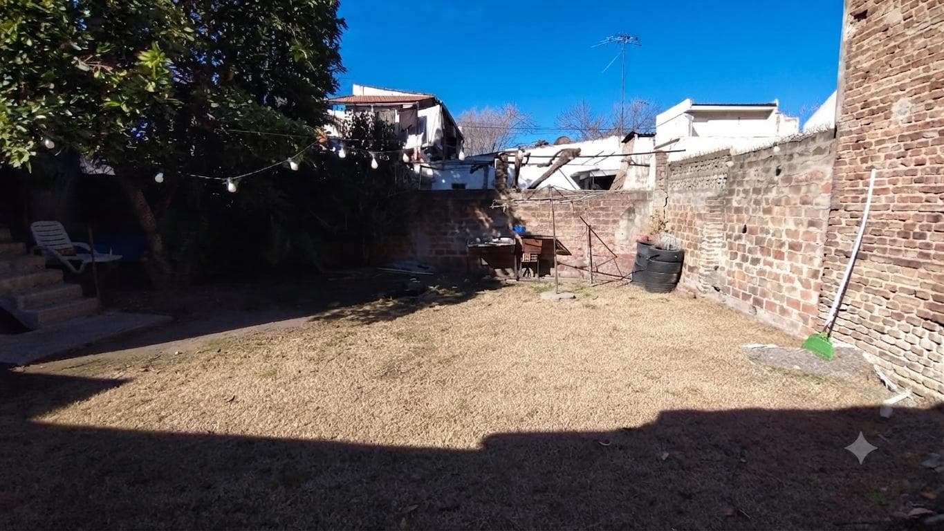 House for Sale: 3 bedrooms plus a spacious apartment on a large lot in MONTE GRANDE