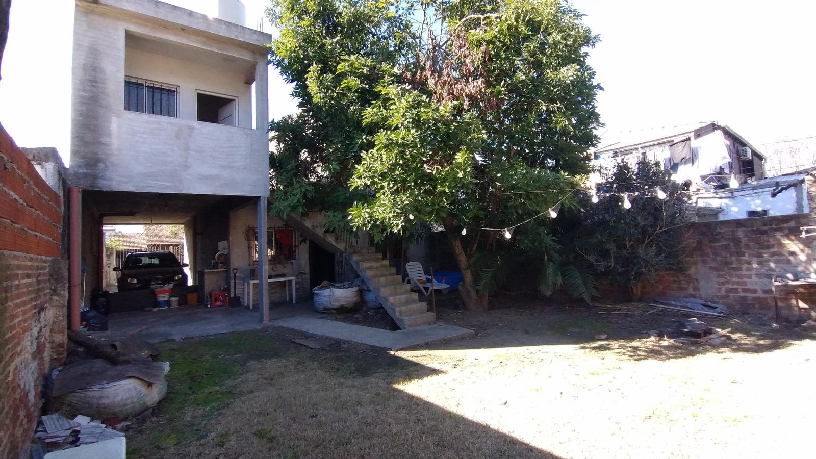 House for Sale: 3 bedrooms plus a spacious apartment on a large lot in MONTE GRANDE