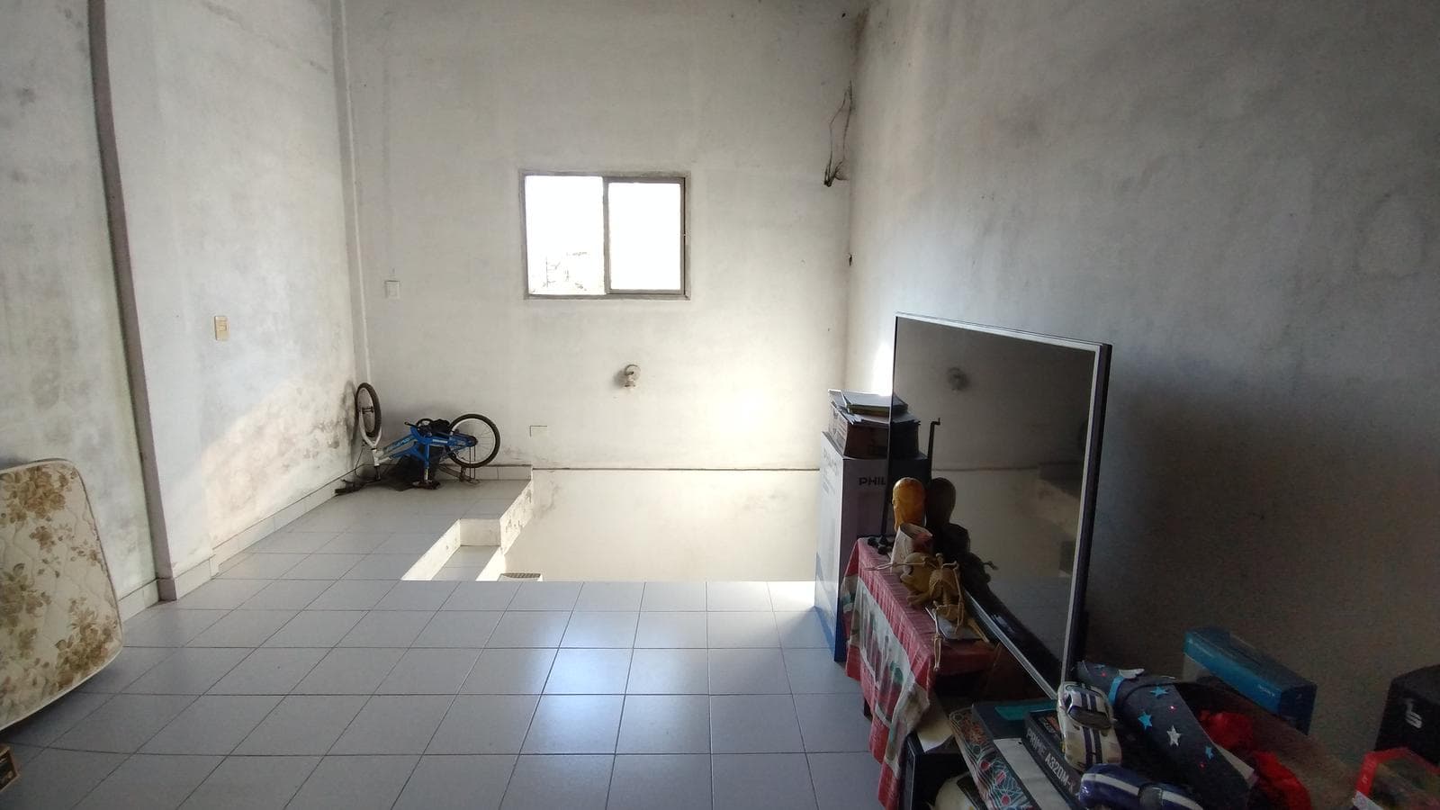 House for Sale: 3 bedrooms plus a spacious apartment on a large lot in MONTE GRANDE