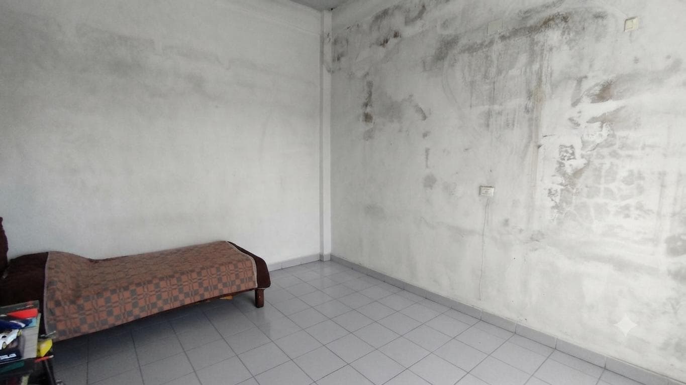 House for Sale: 3 bedrooms plus a spacious apartment on a large lot in MONTE GRANDE
