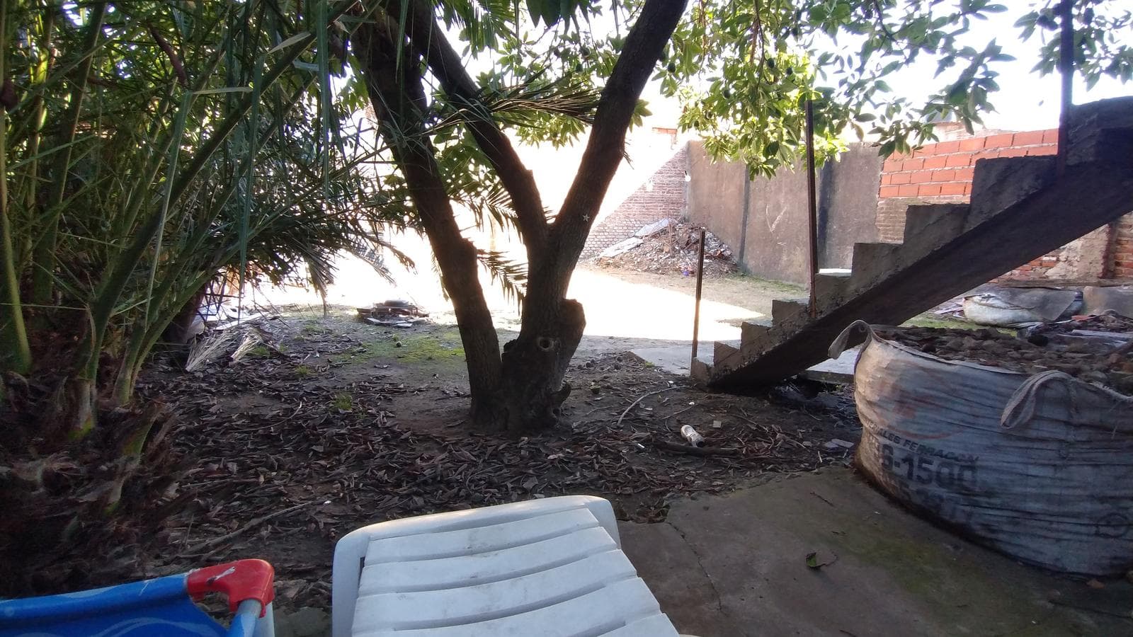 House for Sale: 3 bedrooms plus a spacious apartment on a large lot in MONTE GRANDE