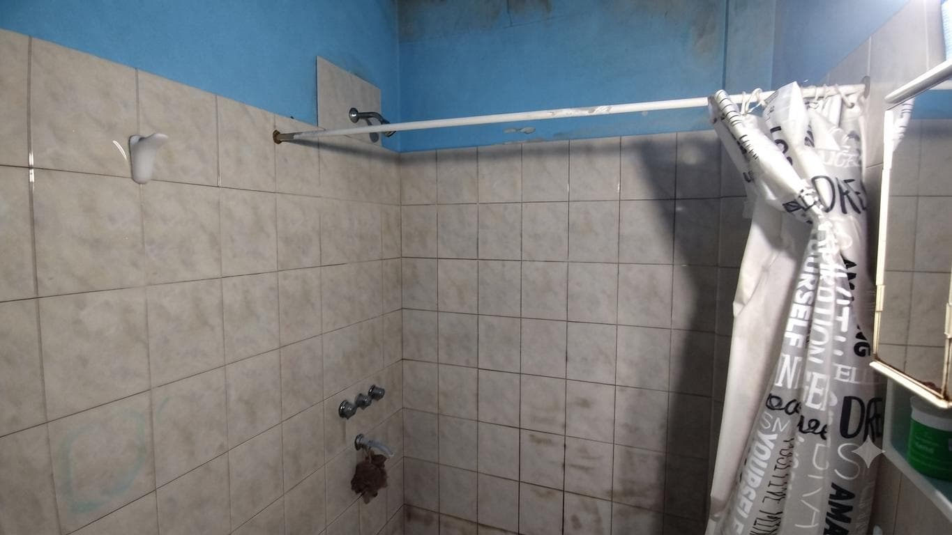 House for Sale: 3 bedrooms plus a spacious apartment on a large lot in MONTE GRANDE