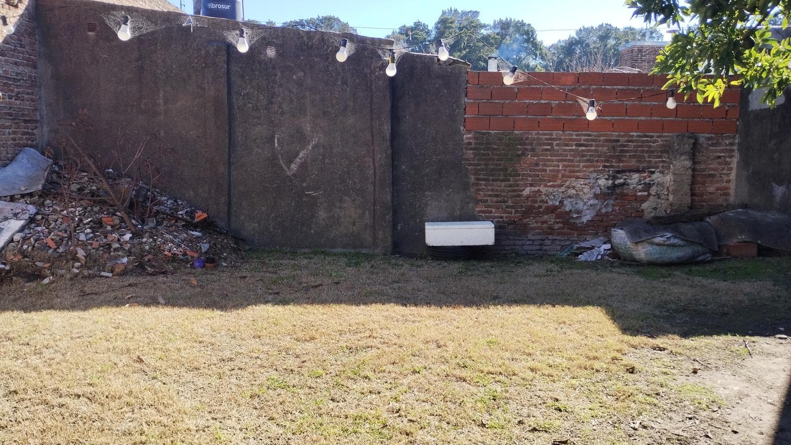 House for Sale: 3 bedrooms plus a spacious apartment on a large lot in MONTE GRANDE