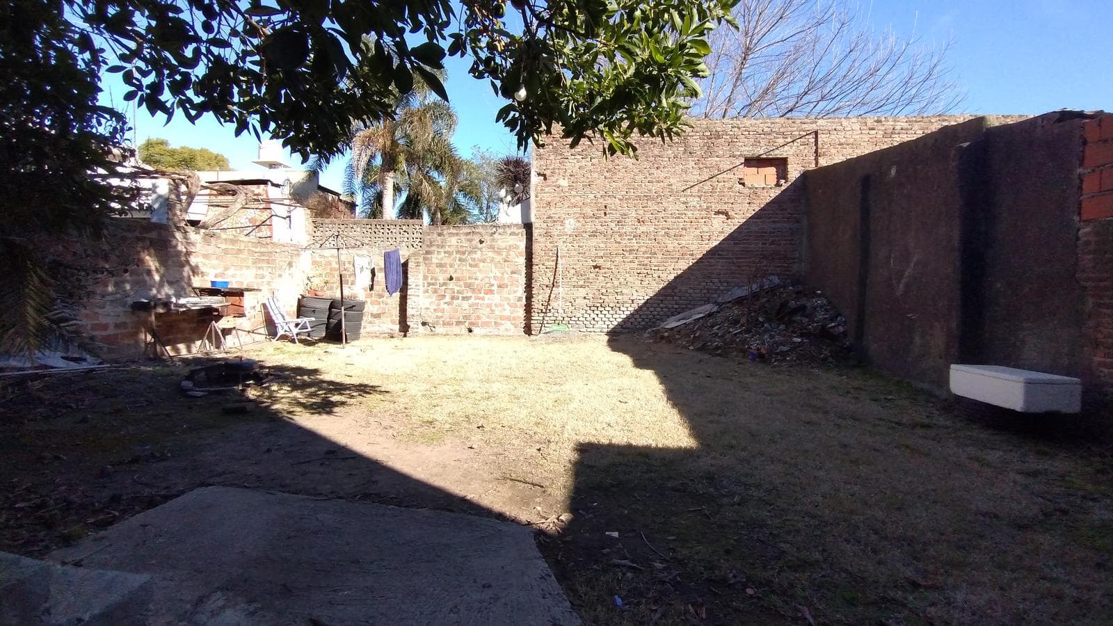 House for Sale: 3 bedrooms plus a spacious apartment on a large lot in MONTE GRANDE