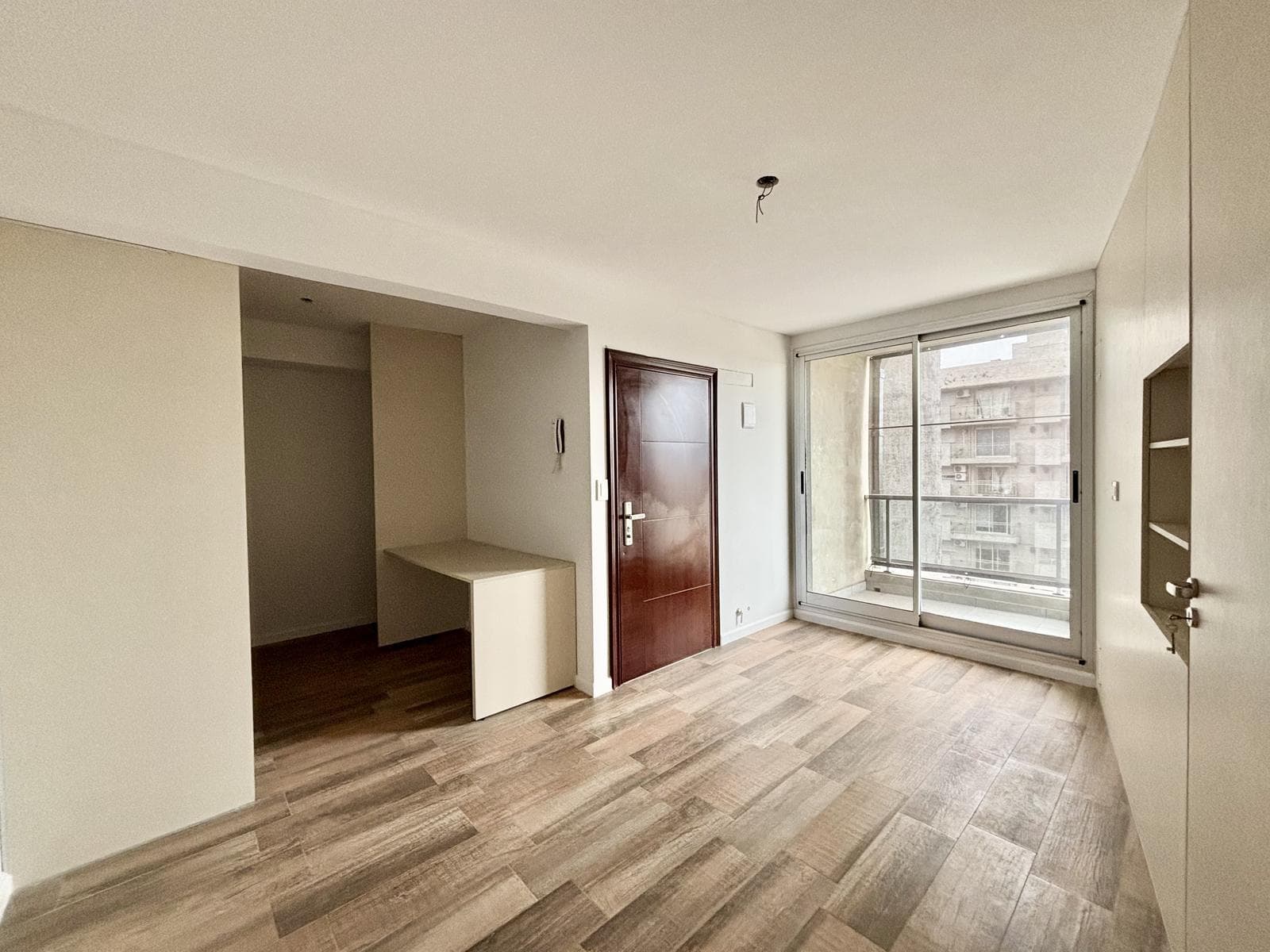Brand-new 1-bedroom apartment with a balcony
