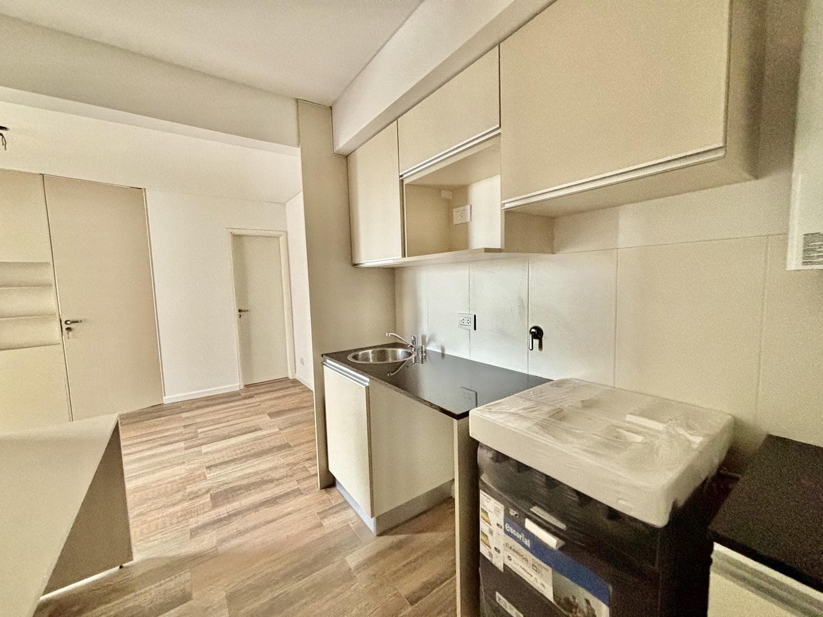 Brand-new 1-bedroom apartment with a balcony