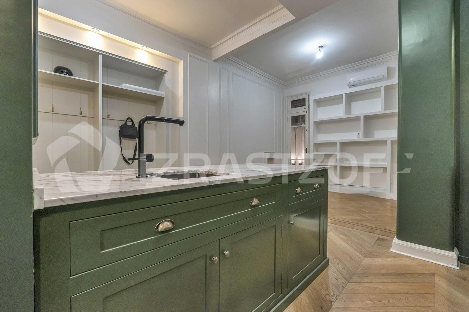 Renovated 4-room French-style apartment for rent in Recoleta