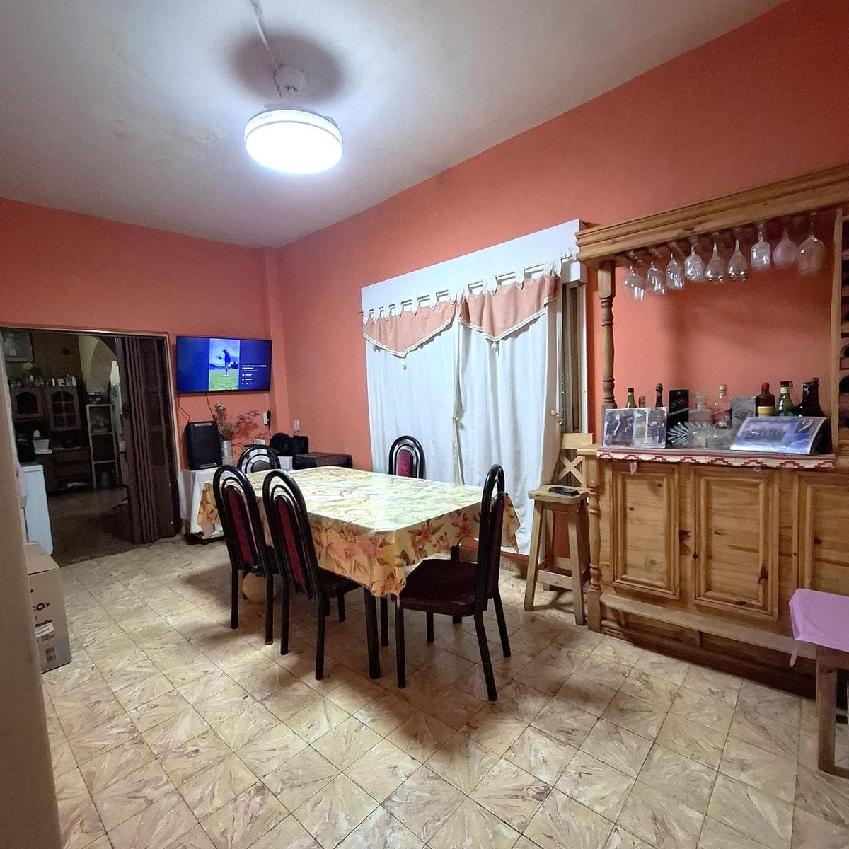 House for Sale in Lomas de Zamora Oeste with a Patio and Grill