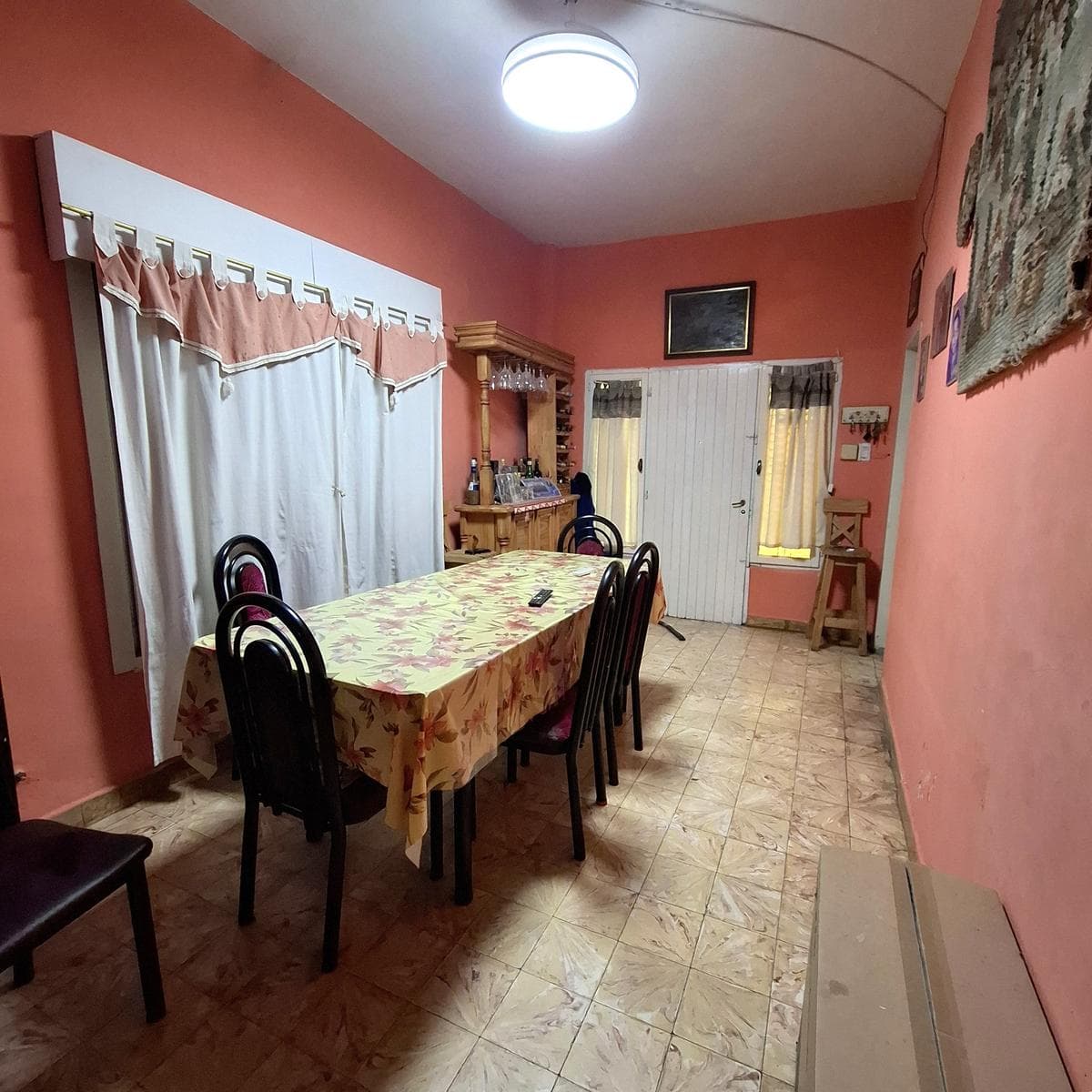 House for Sale in Lomas de Zamora Oeste with a Patio and Grill