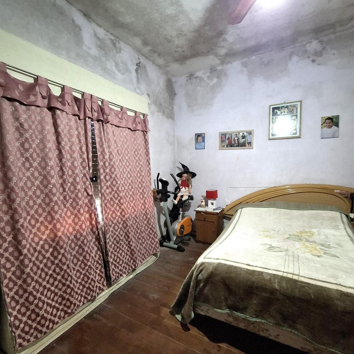 House for Sale in Lomas de Zamora Oeste with a Patio and Grill