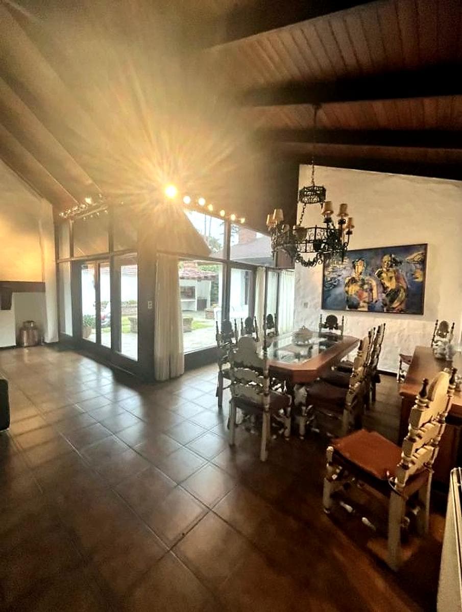 Annual Rental: 4-Bedroom House in Playa Mansa