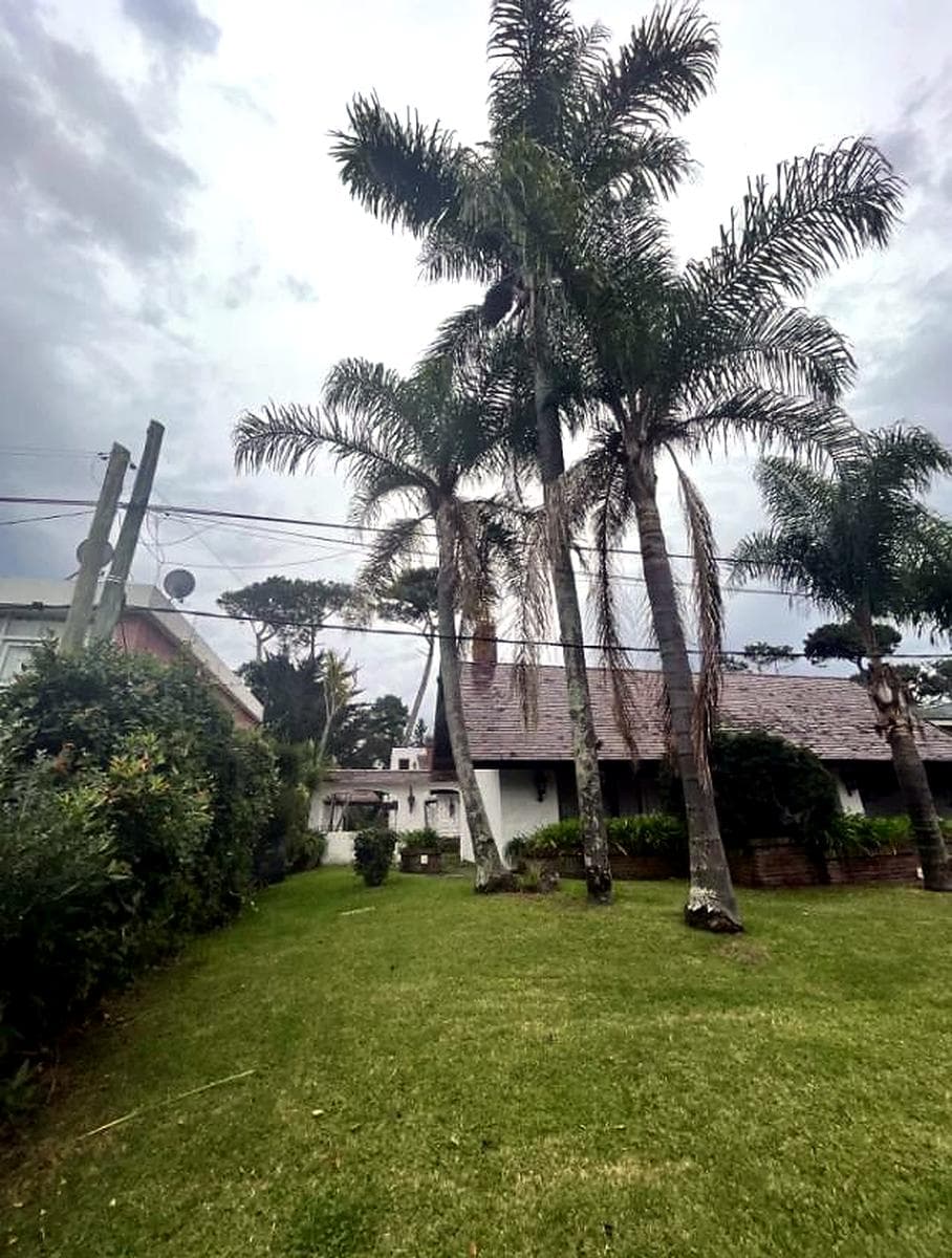 Annual Rental: 4-Bedroom House in Playa Mansa