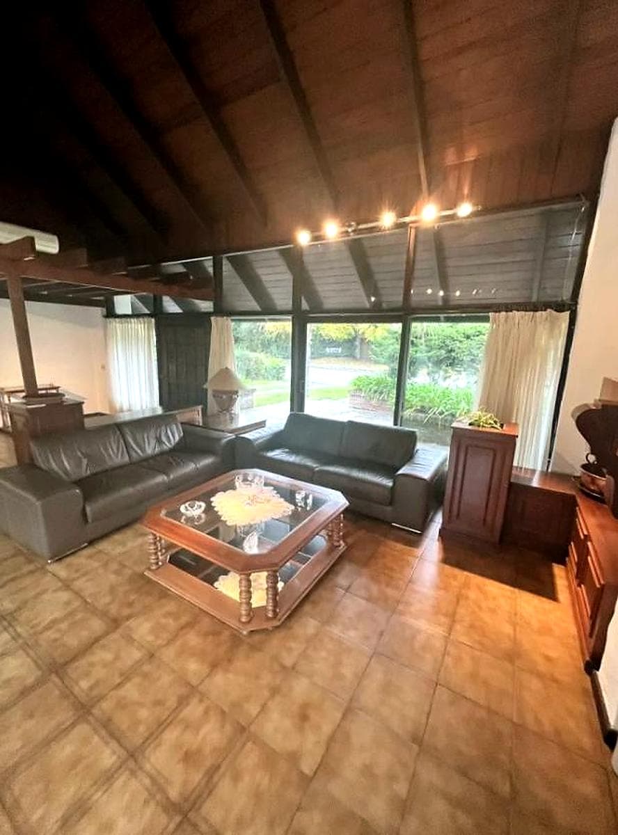 Annual Rental: 4-Bedroom House in Playa Mansa