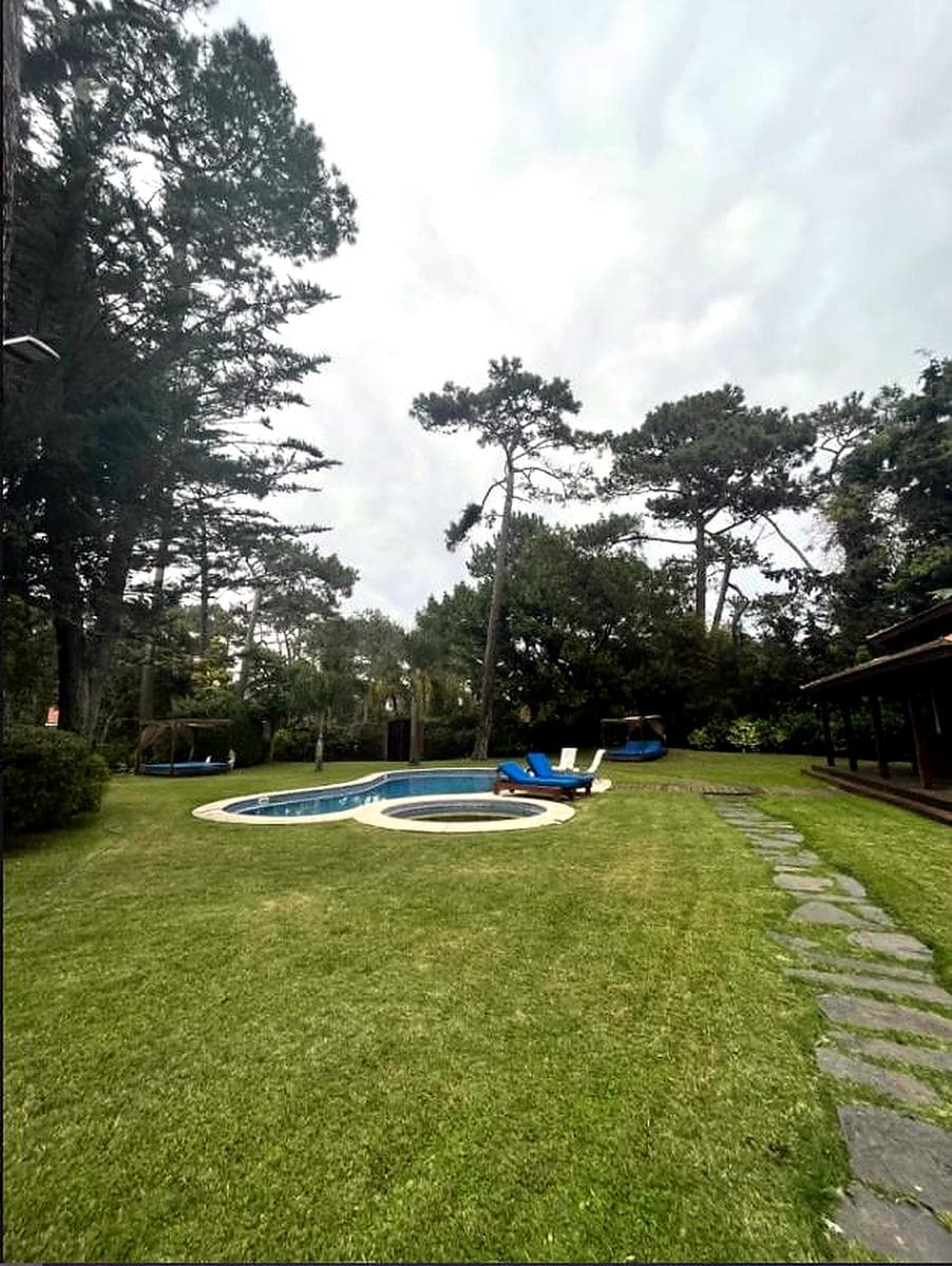 Annual Rental: 4-Bedroom House in Playa Mansa