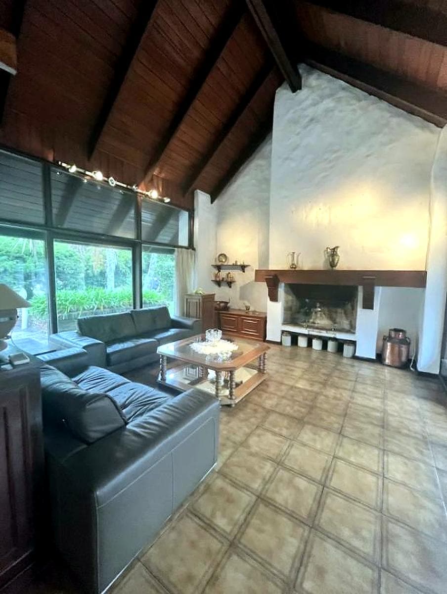 Annual Rental: 4-Bedroom House in Playa Mansa