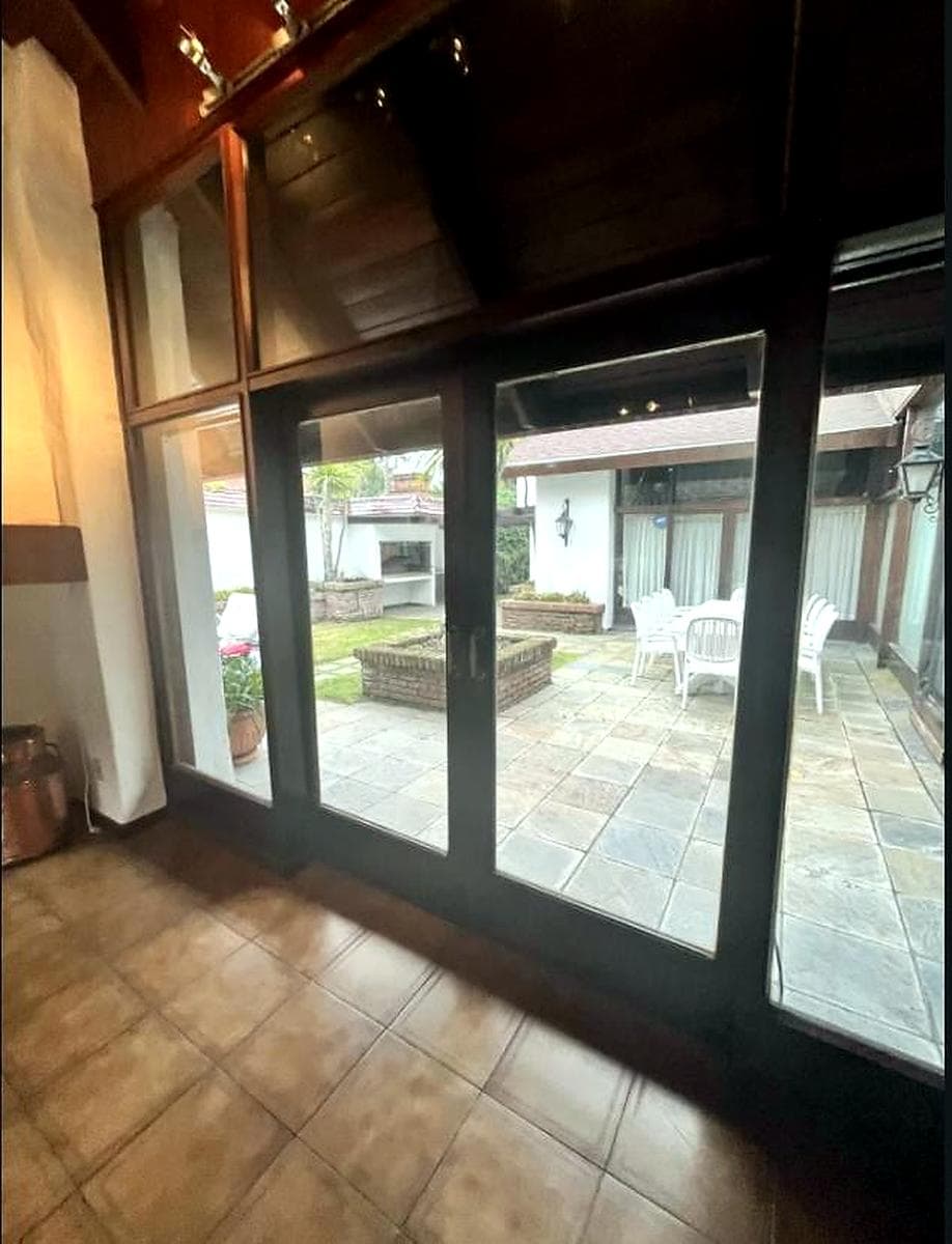 Annual Rental: 4-Bedroom House in Playa Mansa