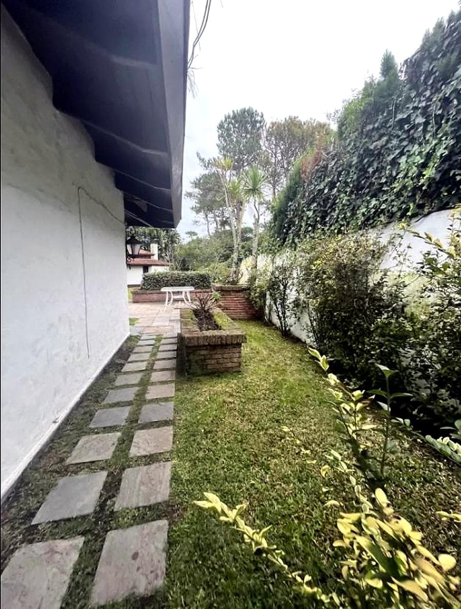 Annual Rental: 4-Bedroom House in Playa Mansa