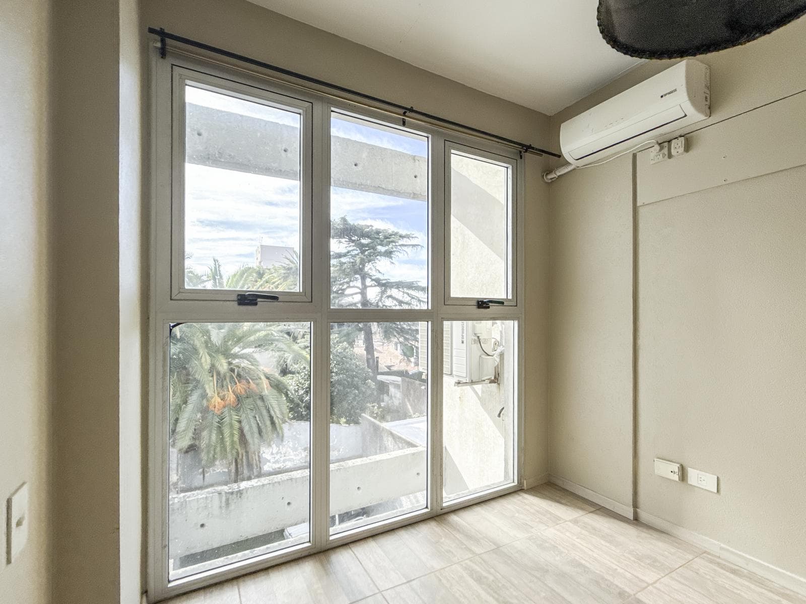 2-room apartment for sale with a covered parking space