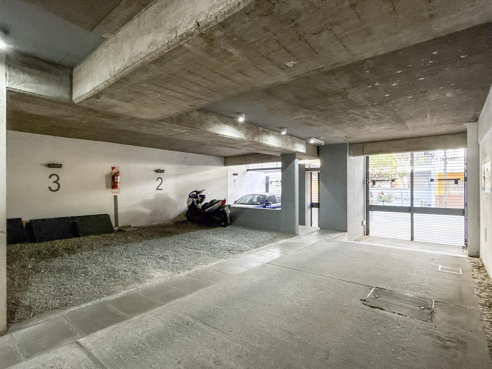 2-room apartment for sale with a covered parking space
