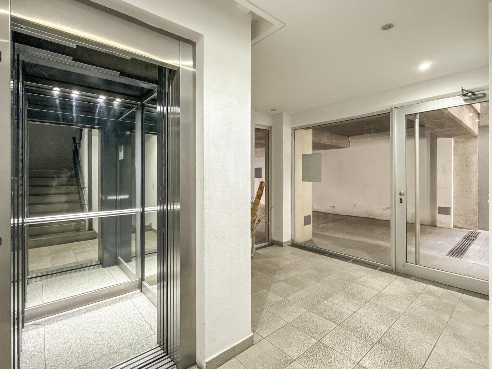 2-room apartment for sale with a covered parking space