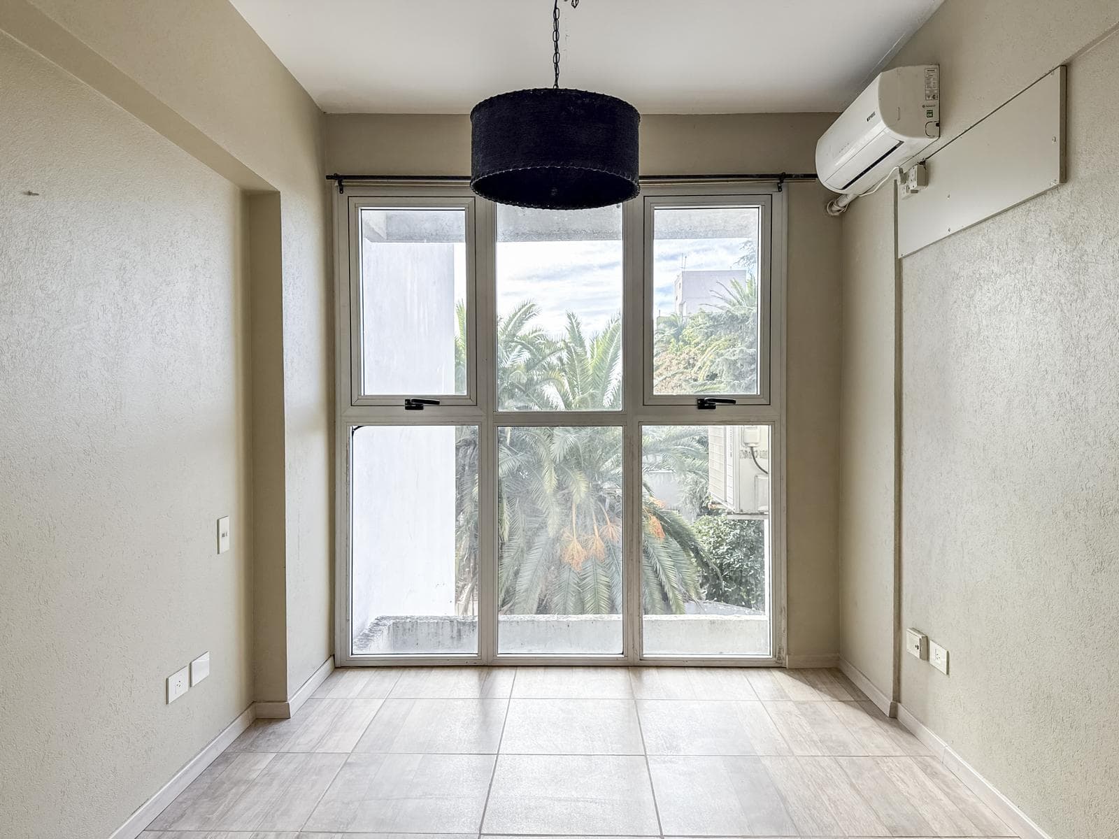 2-room apartment for sale with a covered parking space