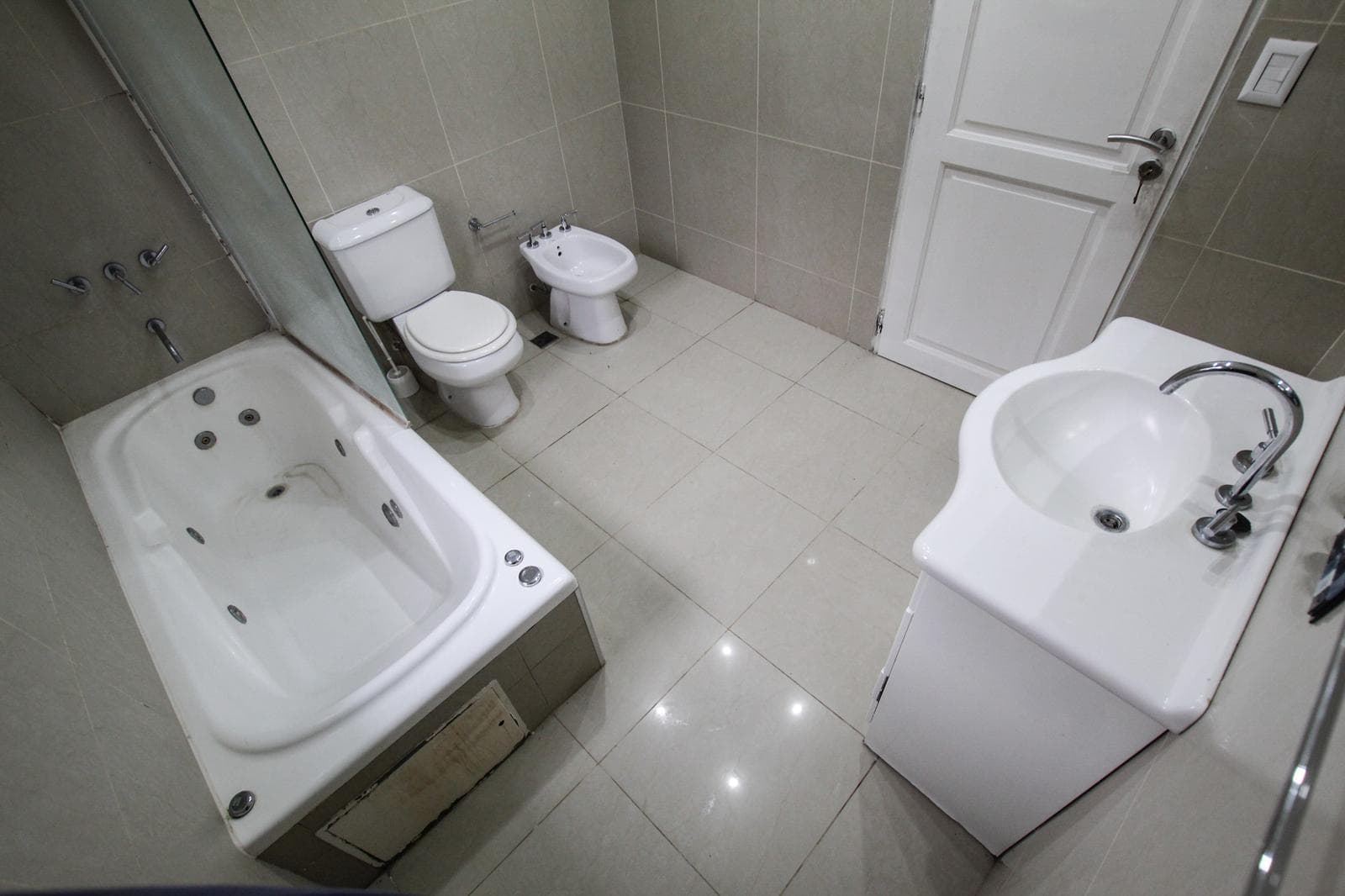 4-room house for rent on 2 floors in Solar del Bosque Canning!!! With a pool
