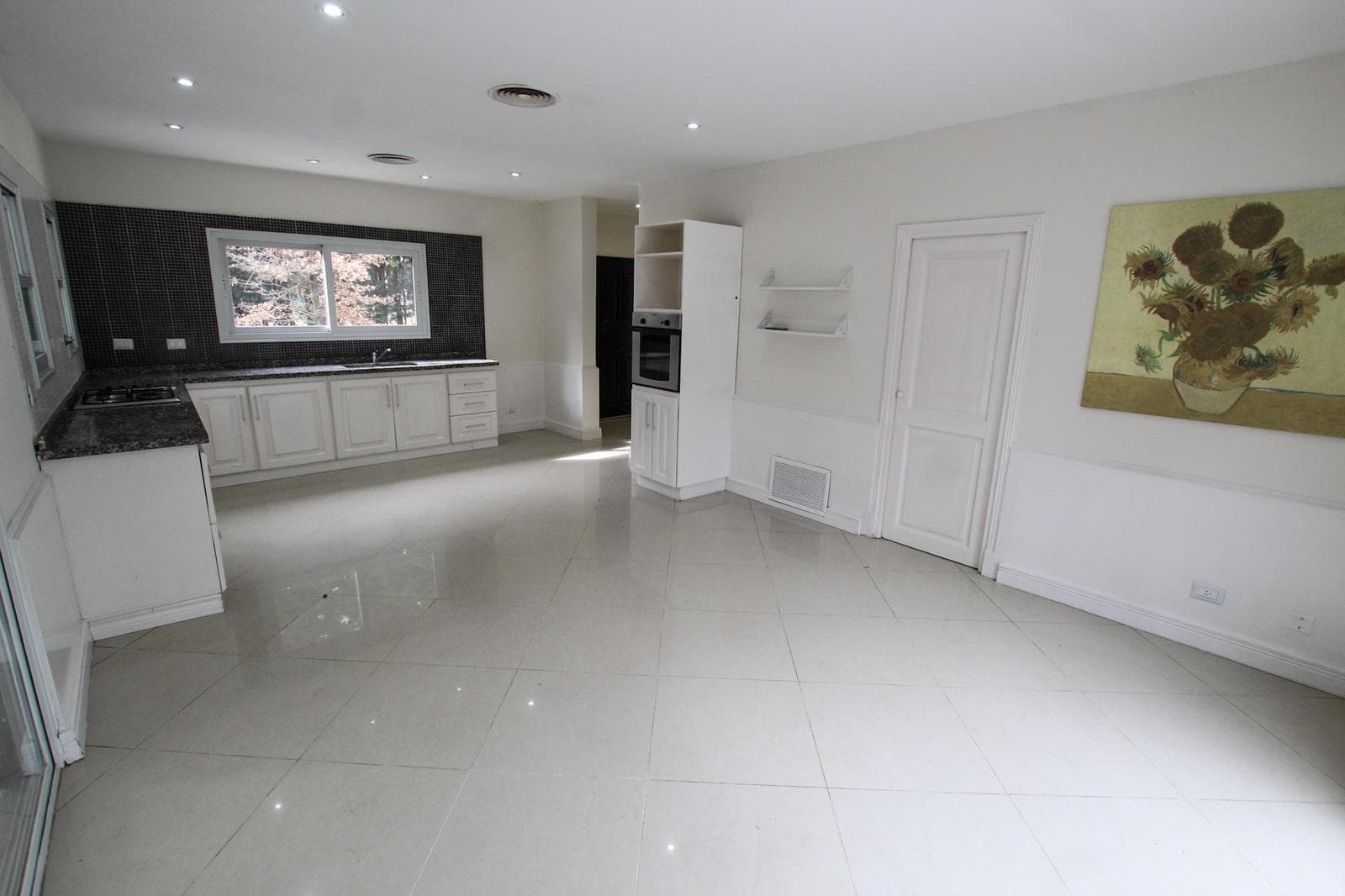 4-room house for rent on 2 floors in Solar del Bosque Canning!!! With a pool