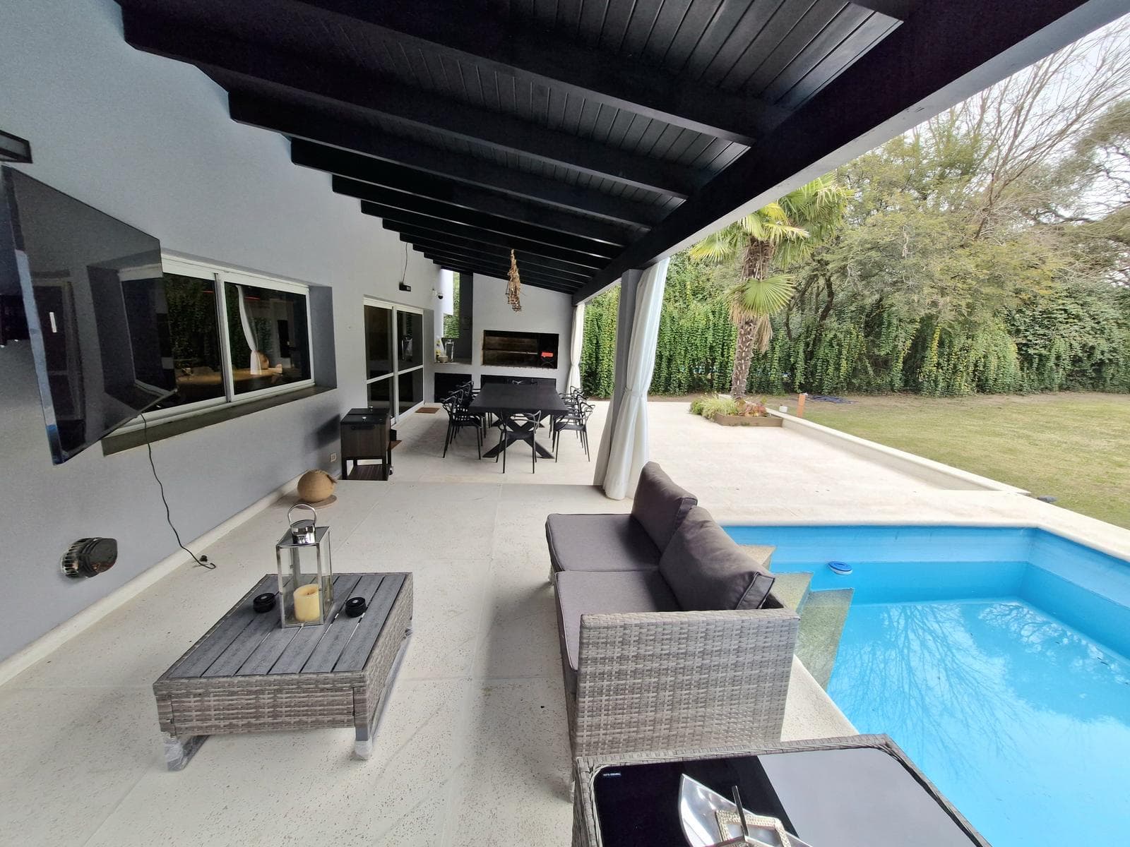 LOMAS DE LA CAROLINA - HOUSE FOR SALE - 391 M2 INDOOR AREA / 1,500 TERR