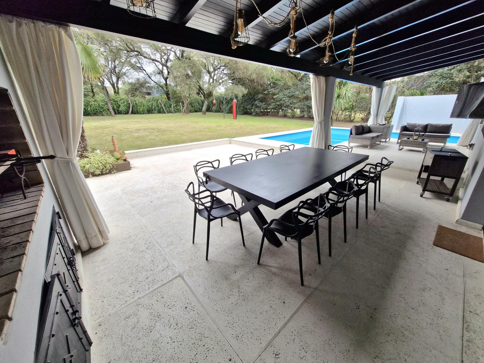 LOMAS DE LA CAROLINA - HOUSE FOR SALE - 391 M2 INDOOR AREA / 1,500 TERR