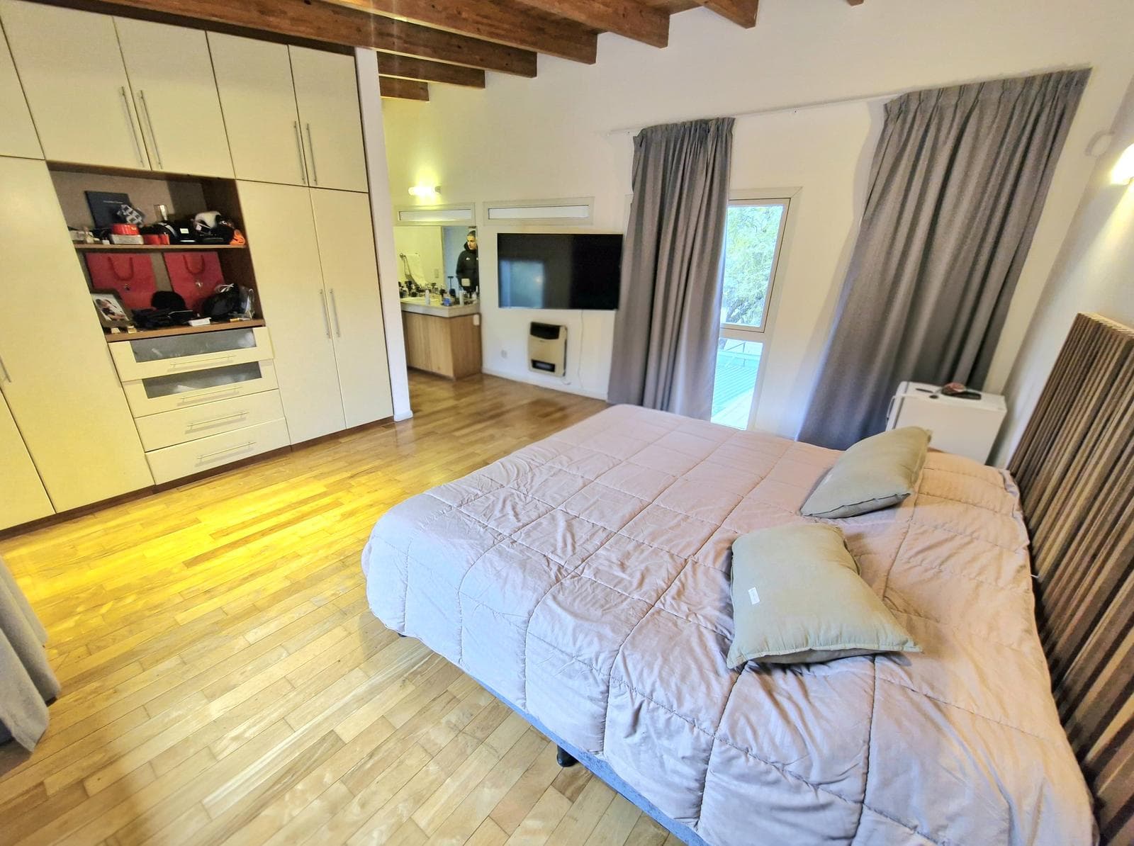 LOMAS DE LA CAROLINA - HOUSE FOR SALE - 391 M2 INDOOR AREA / 1,500 TERR