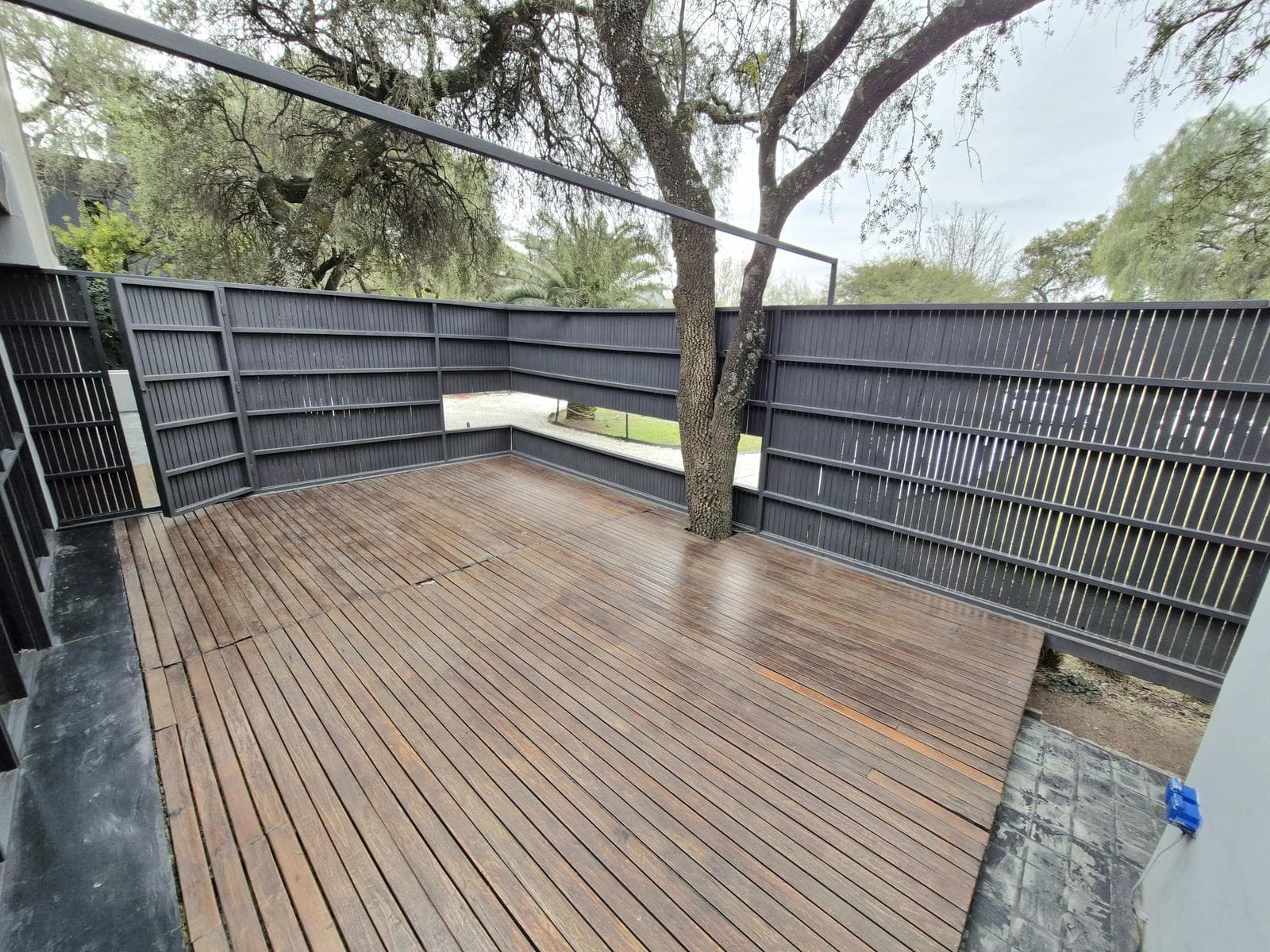 LOMAS DE LA CAROLINA - HOUSE FOR SALE - 391 M2 INDOOR AREA / 1,500 TERR