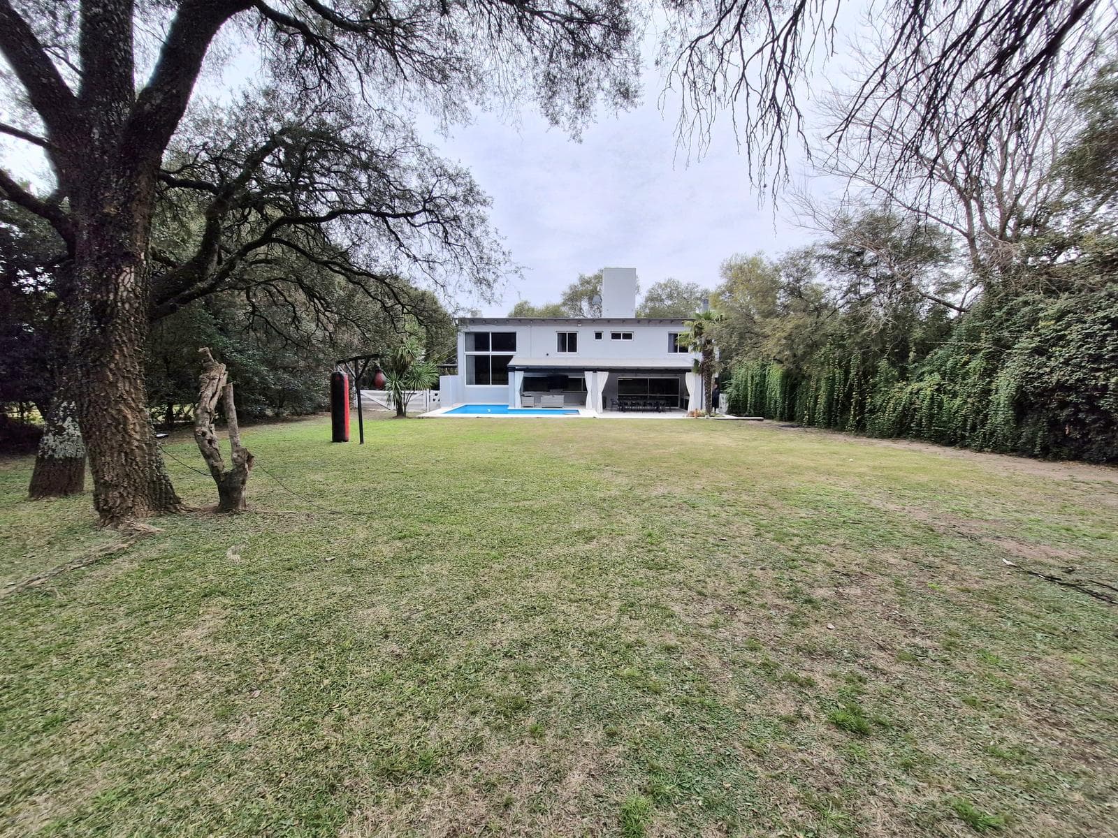 LOMAS DE LA CAROLINA - HOUSE FOR SALE - 391 M2 INDOOR AREA / 1,500 TERR