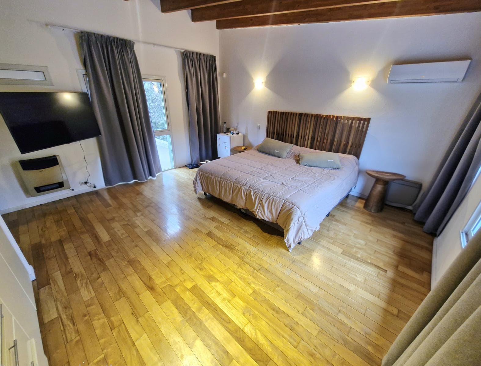 LOMAS DE LA CAROLINA - HOUSE FOR SALE - 391 M2 INDOOR AREA / 1,500 TERR