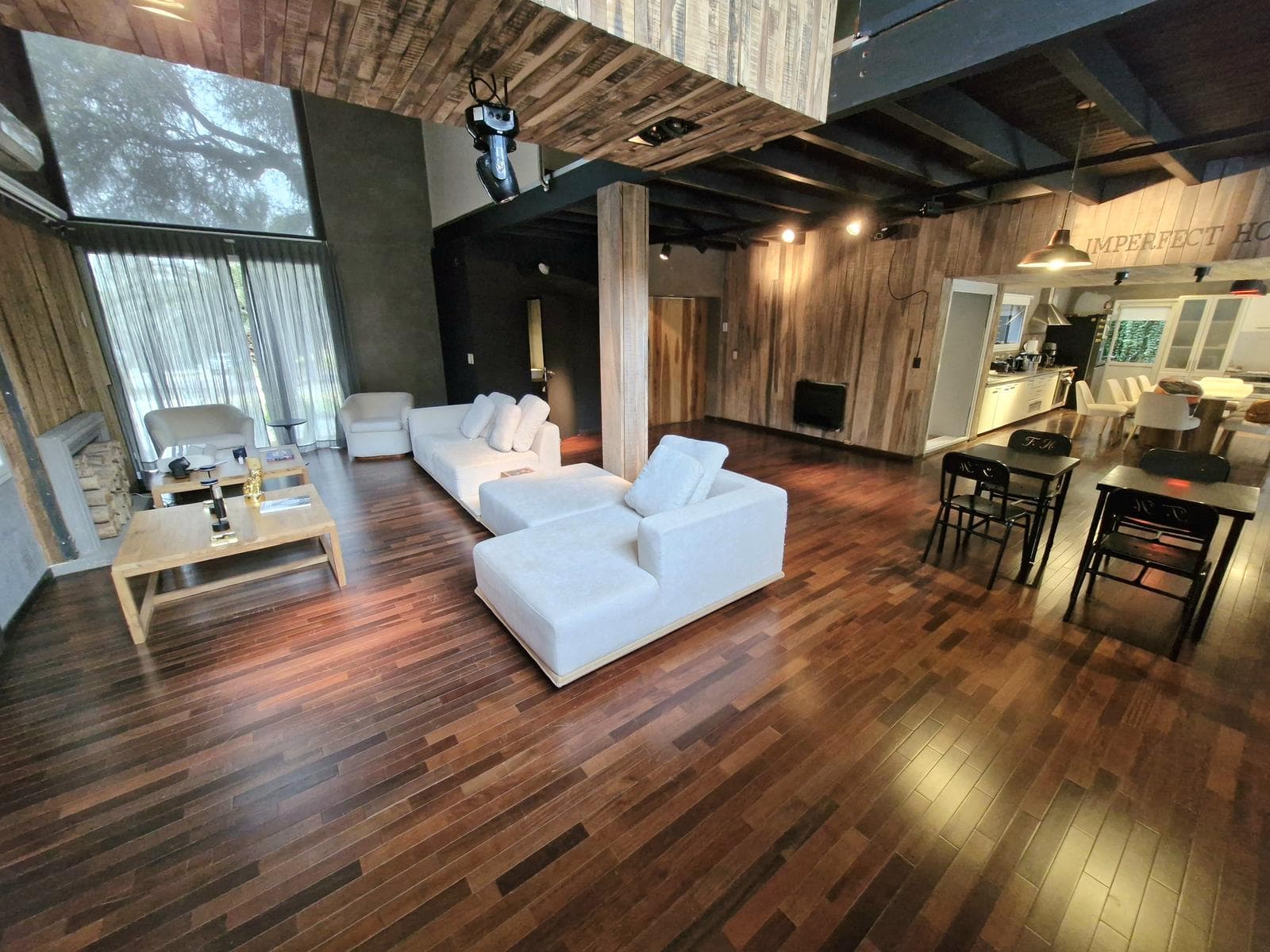 LOMAS DE LA CAROLINA - HOUSE FOR SALE - 391 M2 INDOOR AREA / 1,500 TERR